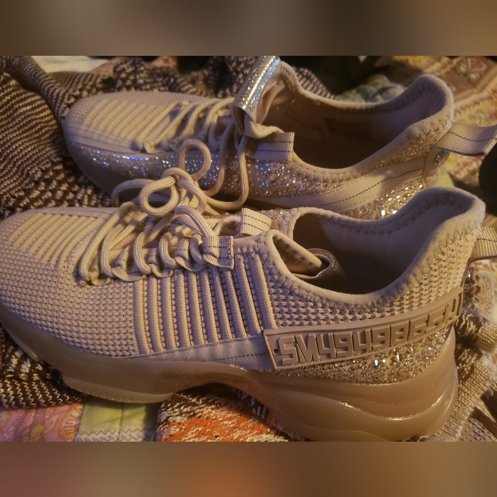 Stylish STEVE MADDEN Tan Sneakers